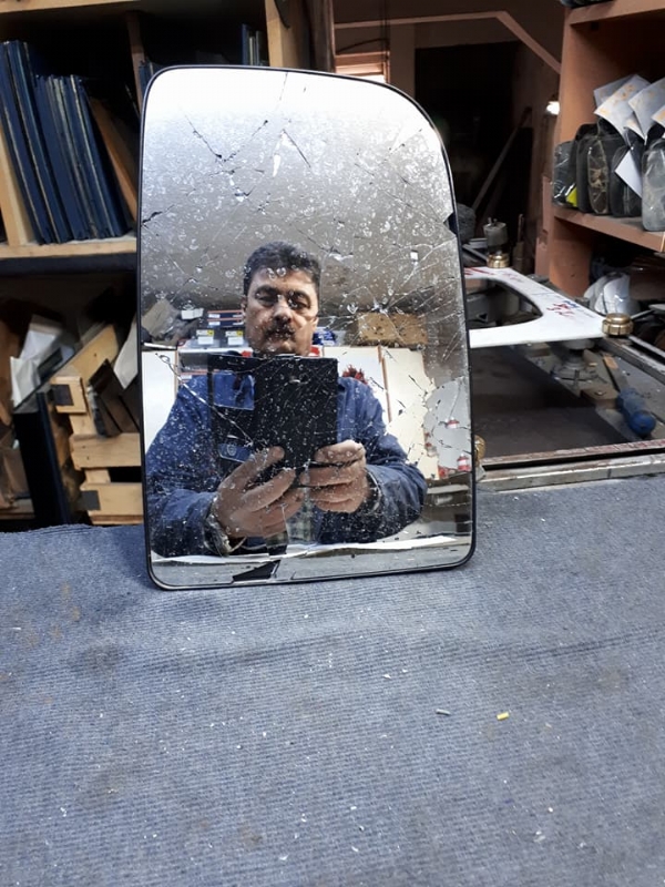 Volkswagen Crafter Ayna Camı Değişimi